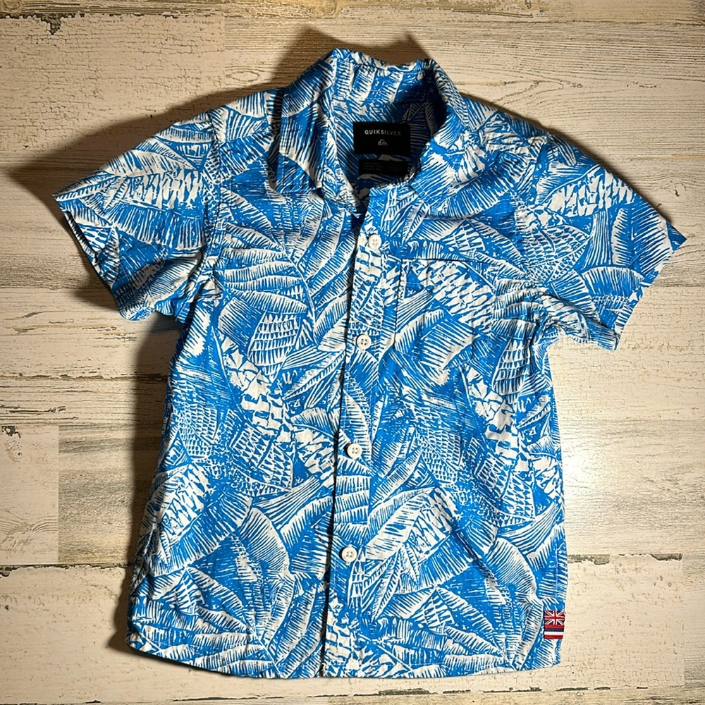 Quicksilver Collar Button Down Shirt. Blue/White. Size 4. Patterned Tropical.